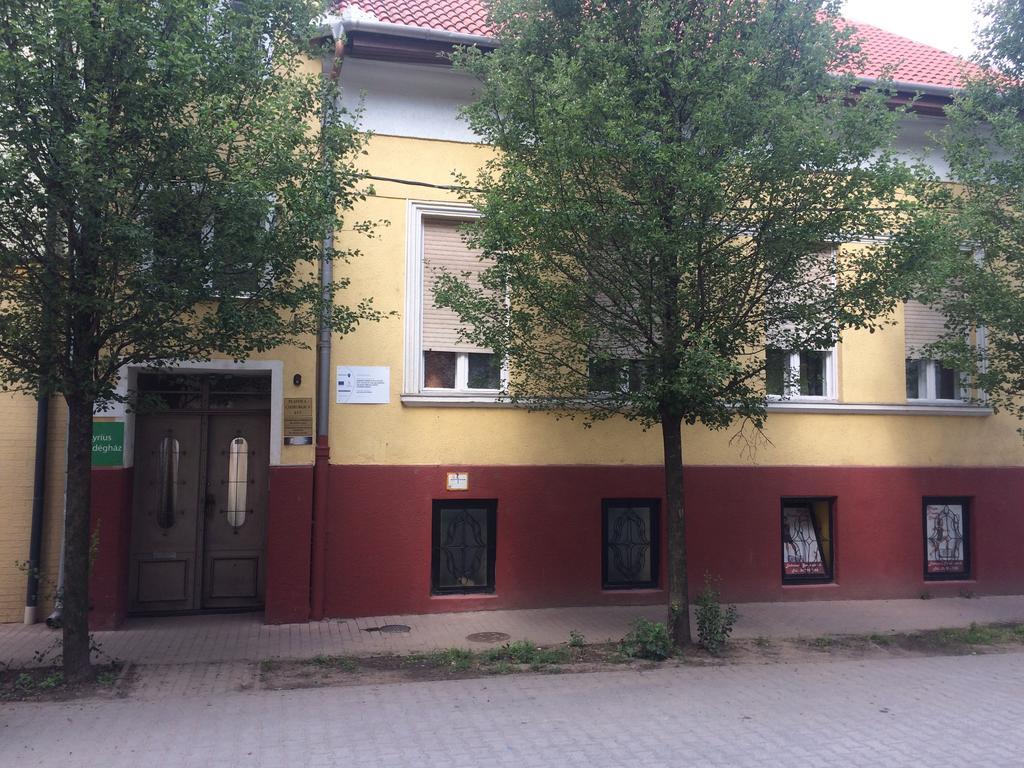 Апартаменти Lyrius Vendeghaz - Дебрецен Екстер'єр фото